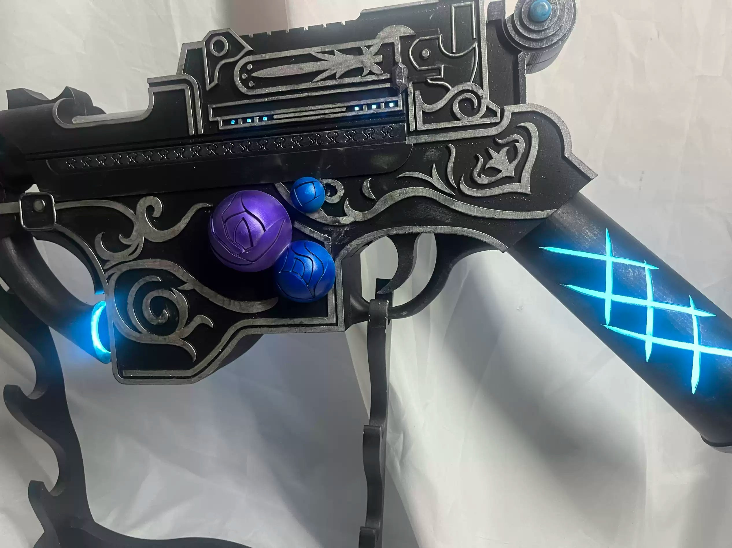Final Fantasy XIV FFXIV Edenmorn Cosplay Weapon – LED Gunblade & Edenmorn Handgun Replica for Cosplay