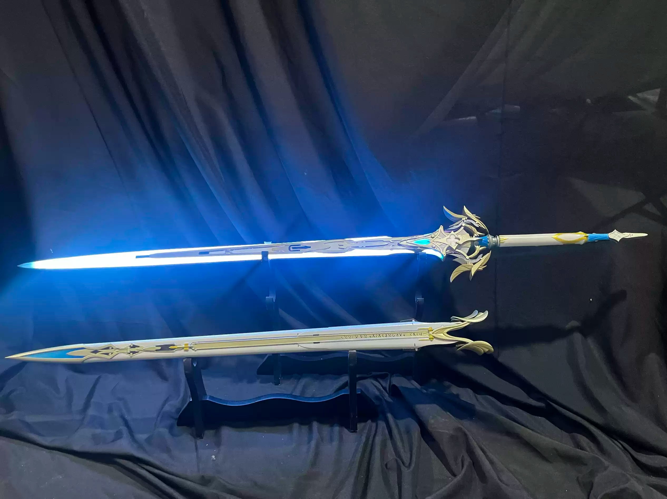 Wuthering Waves Rover Bloodpact Covenant Cosplay Sword – LED Swift Blade Weapon Prop for Cosplay & Display